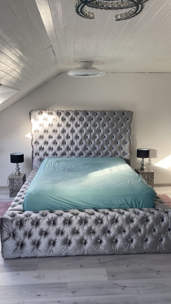 Chesterfield CHF17
