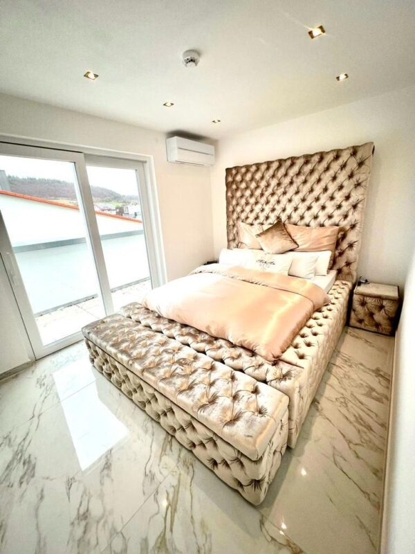 Chesterfield CHF15
